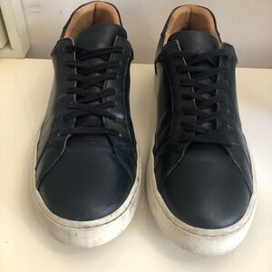 Men’s Massimo Dutti Blue Leather Sneakers.
Size EUR 43. US 10.